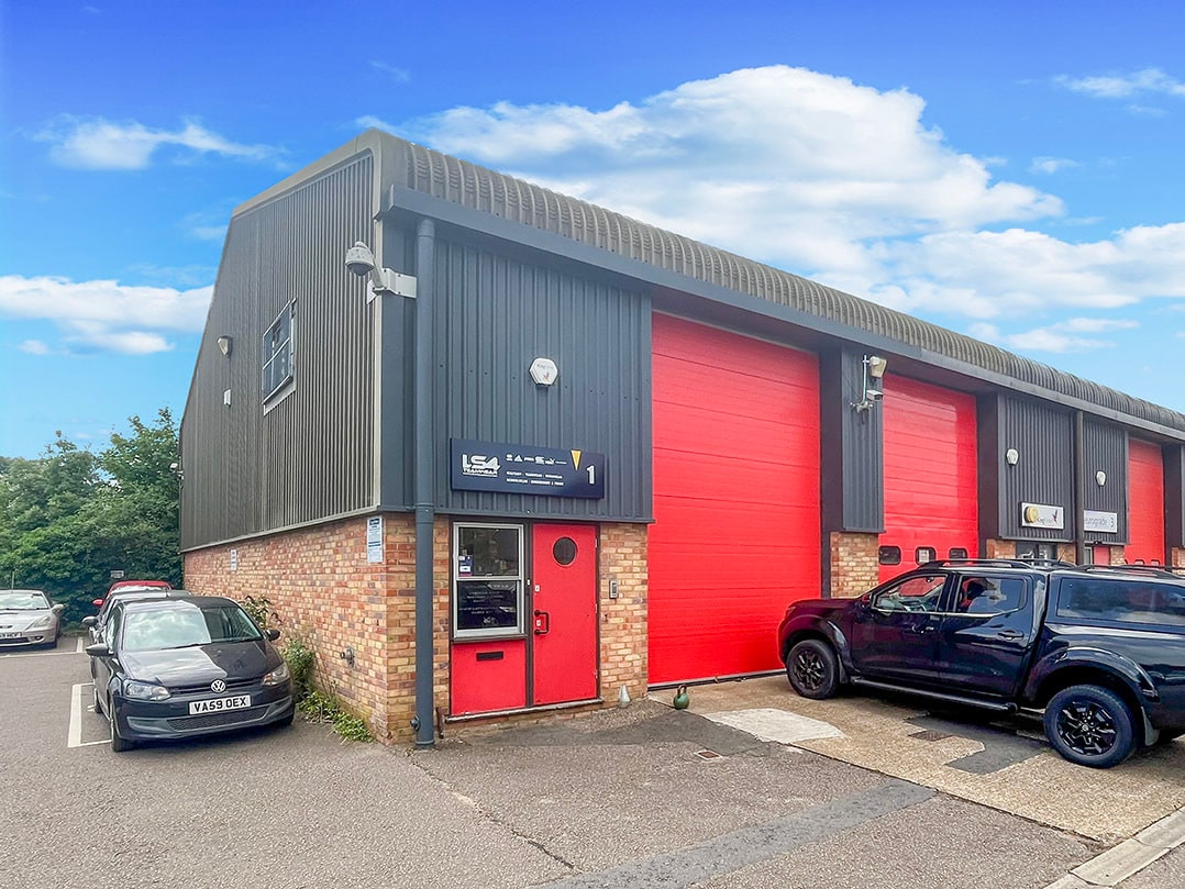 Dogflud Way, Farnham to rent Primary Photo- Image 1 of 14
