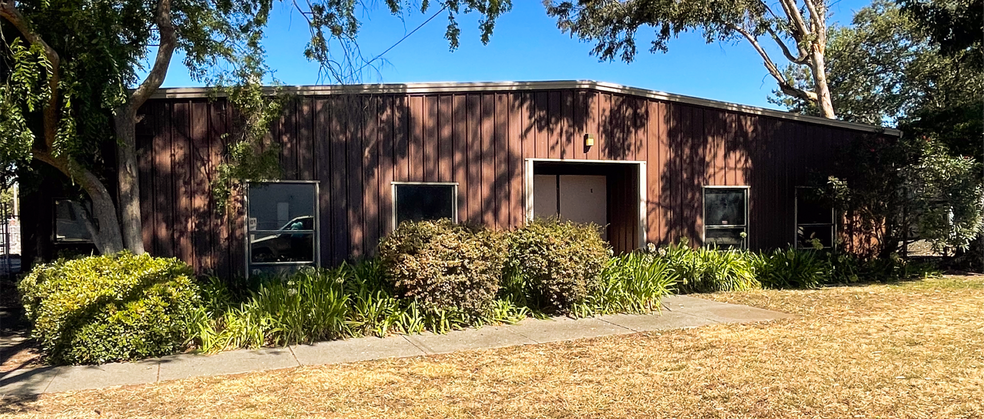 11 W Barham Ave, Santa Rosa, CA for rent - Primary Photo - Image 1 of 11