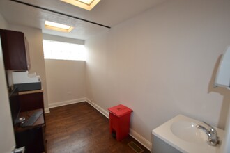 4178 W Montrose Ave, Chicago, IL for rent Interior Photo- Image 1 of 2