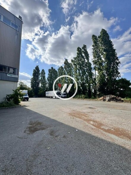 Industrial in Garges-lès-Gonesse to rent - Building Photo - Image 3 of 8