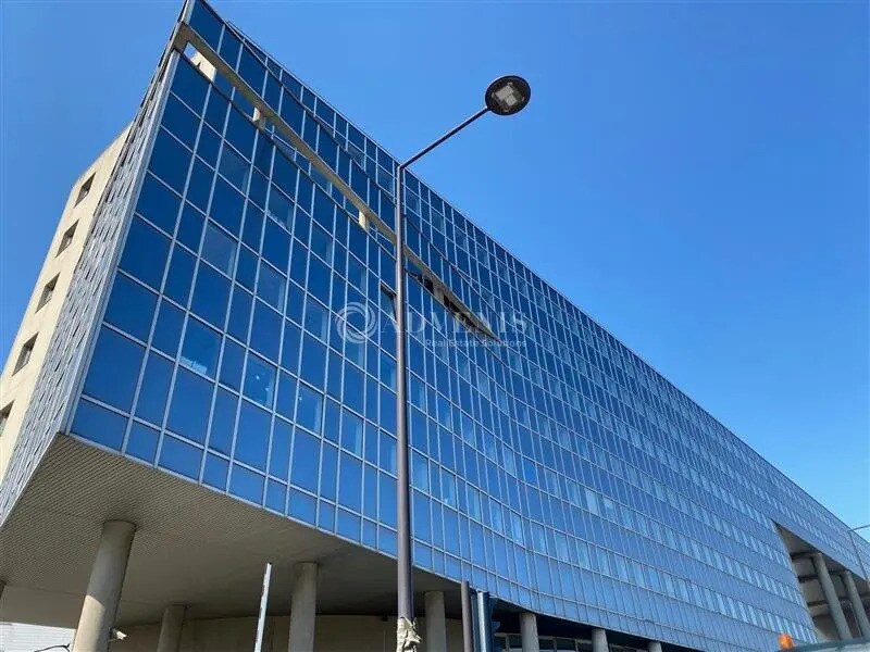 Office in Ivry-sur-Seine to rent Building Photo- Image 1 of 12