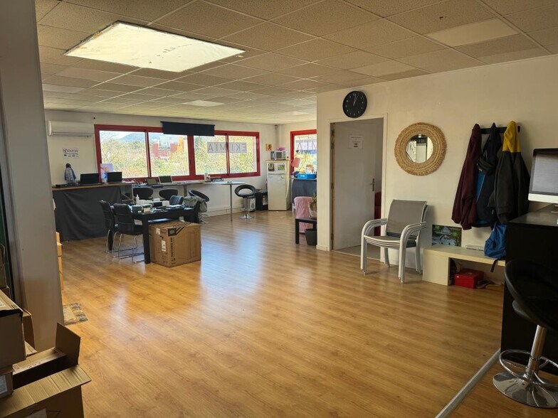 Office in Aubagne to rent - Interior Photo - Image 2 of 6