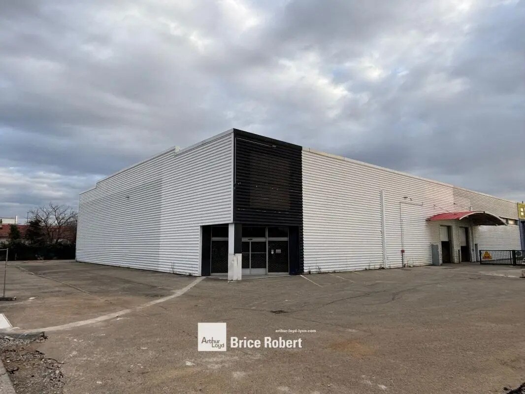 Light Industrial in Vaulx-en-Velin to rent Building Photo- Image 1 of 9