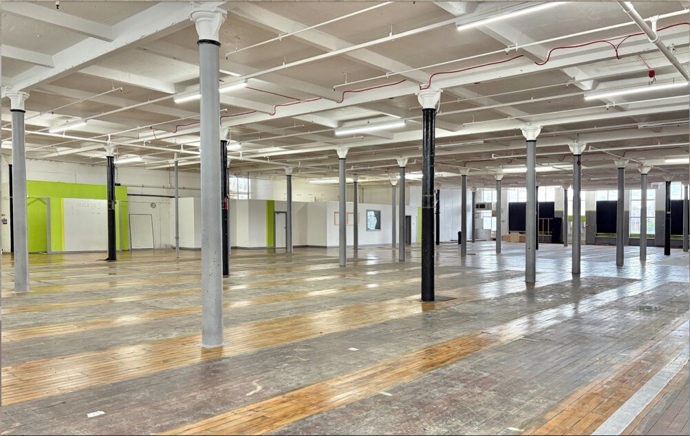 Osborne St, Oldham to rent Interior Photo- Image 1 of 3