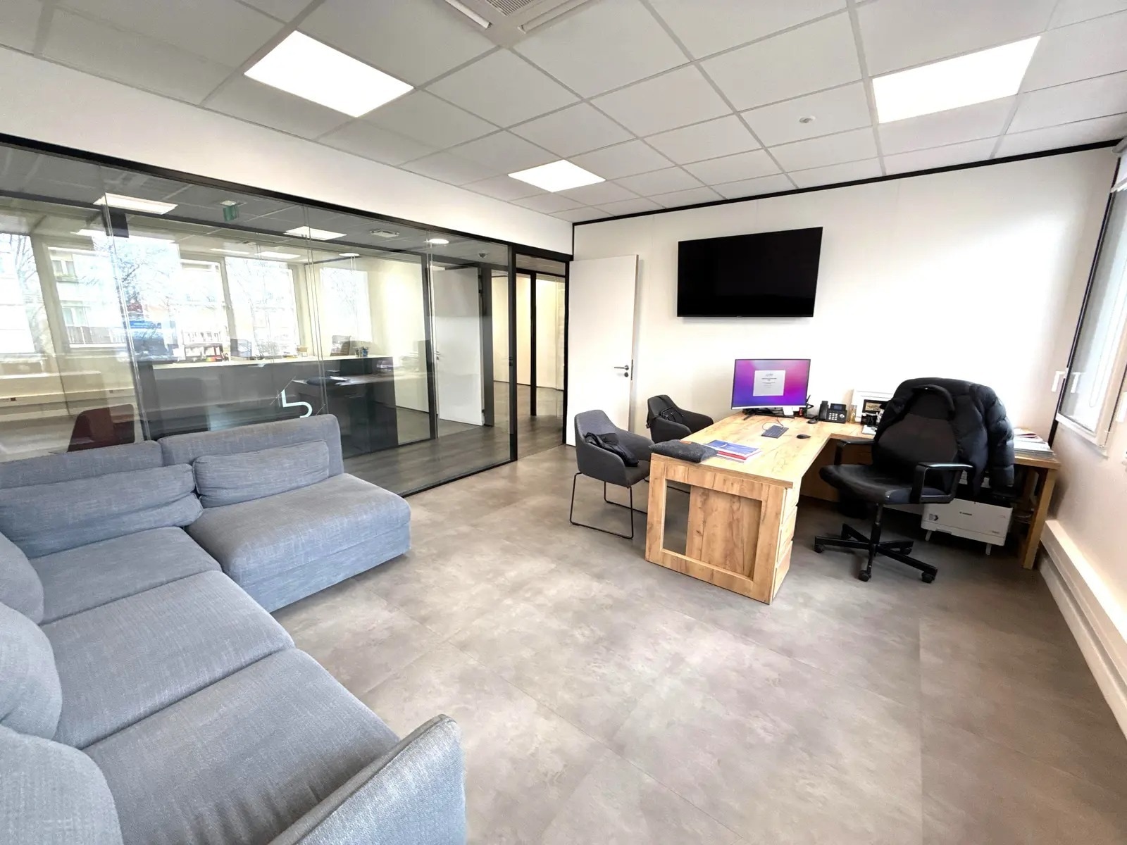 Light Industrial in Pantin for sale Interior Photo- Image 1 of 14