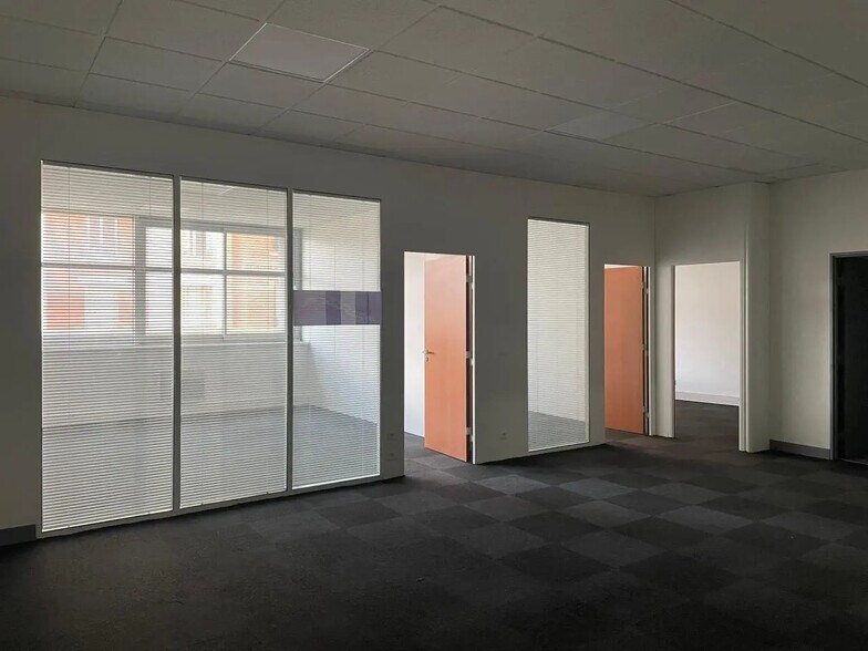 126 Rue Du Landy, Saint-Ouen-sur-Seine to rent - Interior Photo - Image 2 of 10