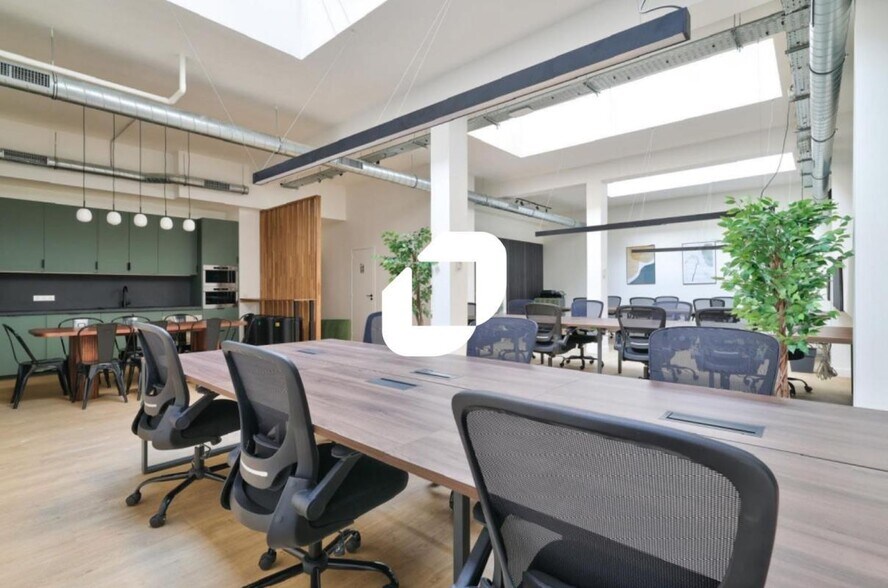 Office in Paris for sale - Interior Photo - Image 3 of 11