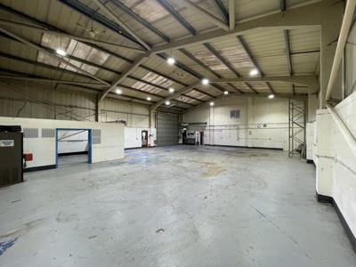 Hollom Down Rd, Salisbury to rent - Building Photo - Image 2 of 4