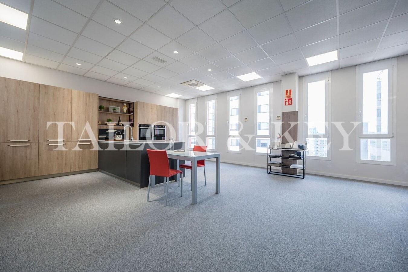 Madrid, MAD 28050 - Unit 01 -  - Interior Photo - Image 2 of 17