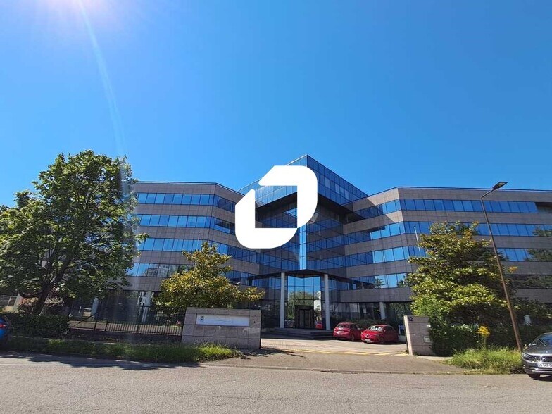 Light Industrial in Vélizy-Villacoublay to rent - Building Photo - Image 1 of 21