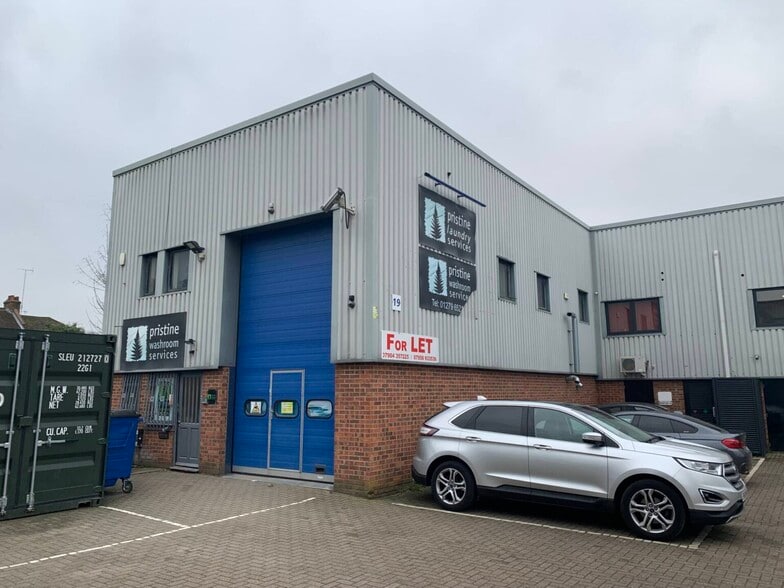 London Rd, Bishop's Stortford to rent - Building Photo - Image 2 of 2