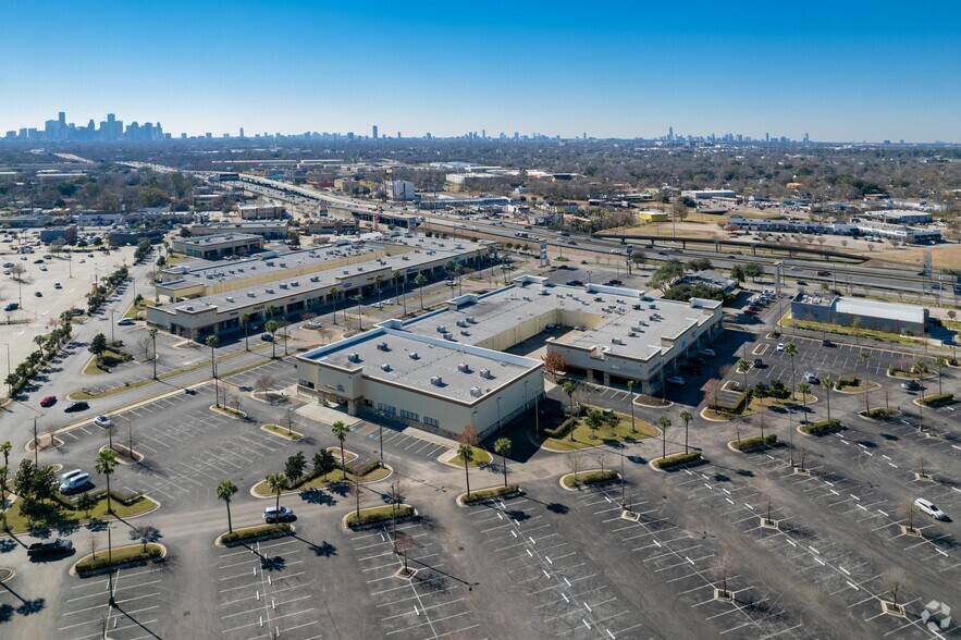 4400-4424 North Fwy, Houston, TX for rent - Building Photo - Image 1 of 1