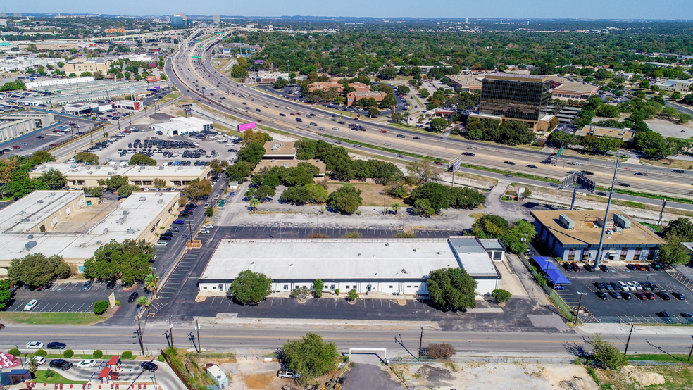 355 Spencer Ln, San Antonio, TX for rent - Building Photo - Image 3 of 15