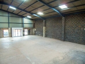 1 Rosehill, Willenhall to rent Interior Photo- Image 2 of 2