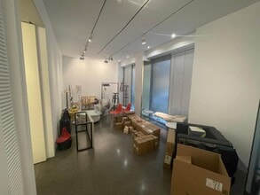 Retail in Madrid, Madrid to rent Interior Photo- Image 2 of 21
