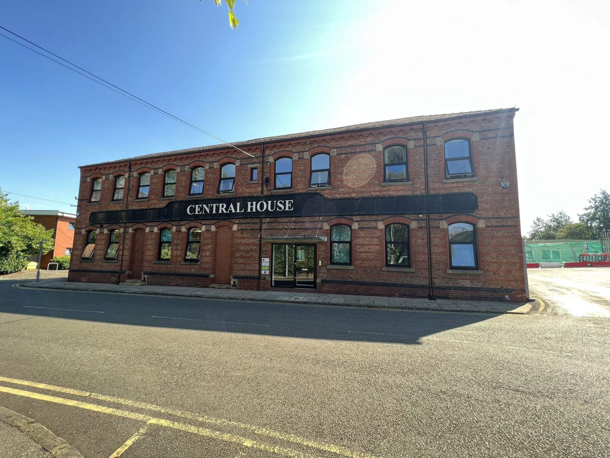 Winwick St, Warrington to rent Building Photo- Image 1 of 5