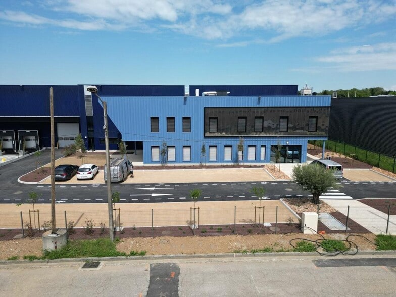 Light Industrial in Mions to rent - Building Photo - Image 3 of 18