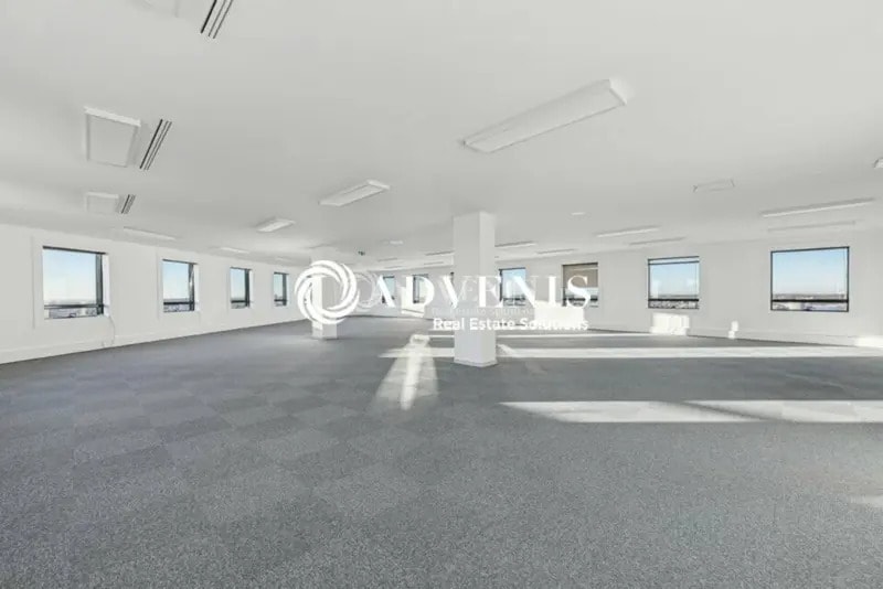 Office in Noisy-le-Grand to rent - Building Photo - Image 3 of 9