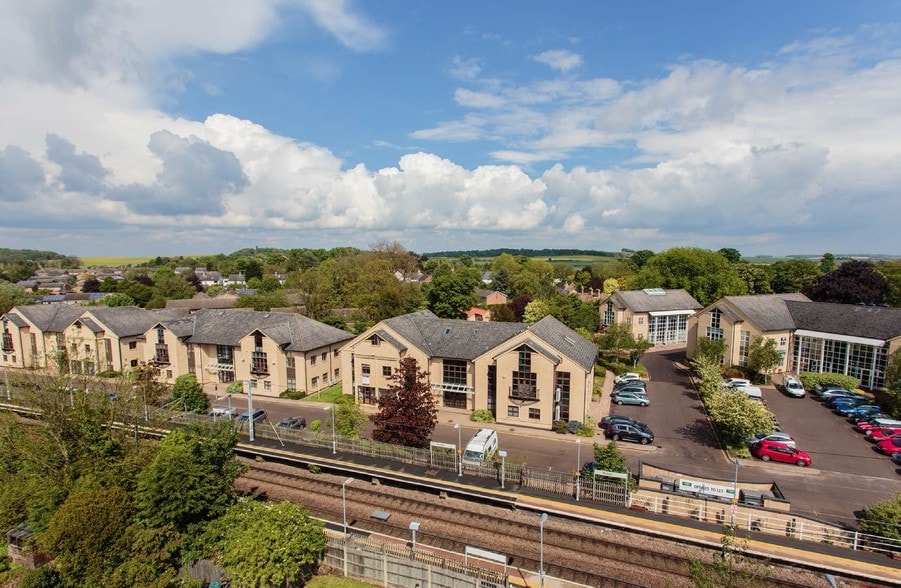 Mill Ct, Great Shelford to rent - Building Photo - Image 2 of 4