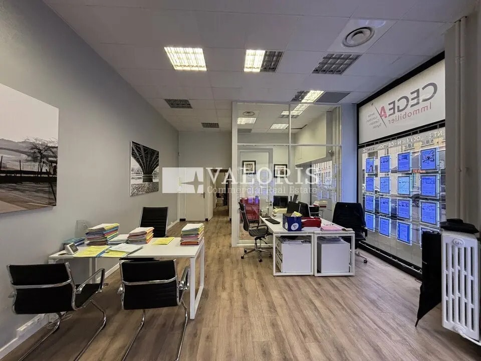 Retail in Lyon to rent Building Photo- Image 1 of 7