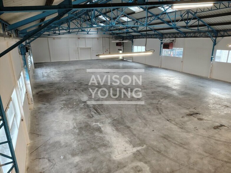 Light Industrial in Noisy-le-Sec to rent - Interior Photo - Image 2 of 5