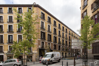 Retail in Madrid, MAD for rent Primary Photo- Image 1 of 3