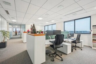 2-8 Rue Sarah Bernhardt, Asnières-sur-Seine to rent Interior Photo- Image 2 of 4