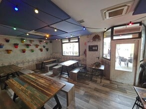 Retail in Barcelona, Barcelona to rent Typical Floor Plan- Image 2 of 16