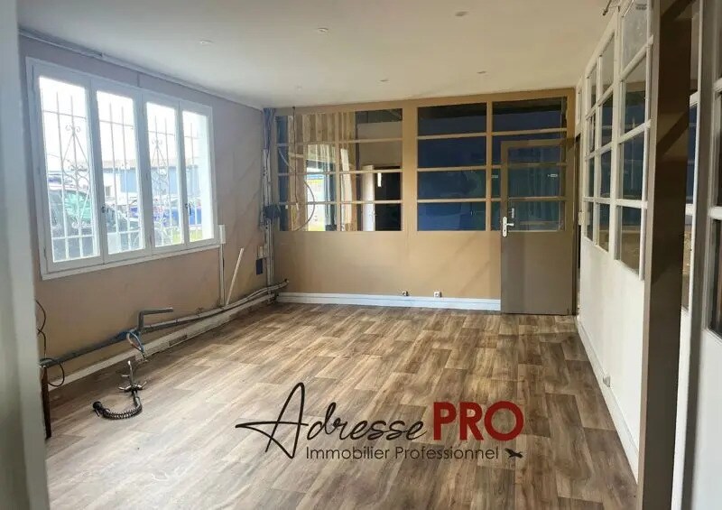 Retail in Bègles to rent - Building Photo - Image 3 of 4