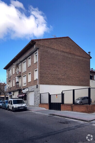 Retail in Azuqueca de Henares, Guadalajara to rent - Building Photo - Image 2 of 2