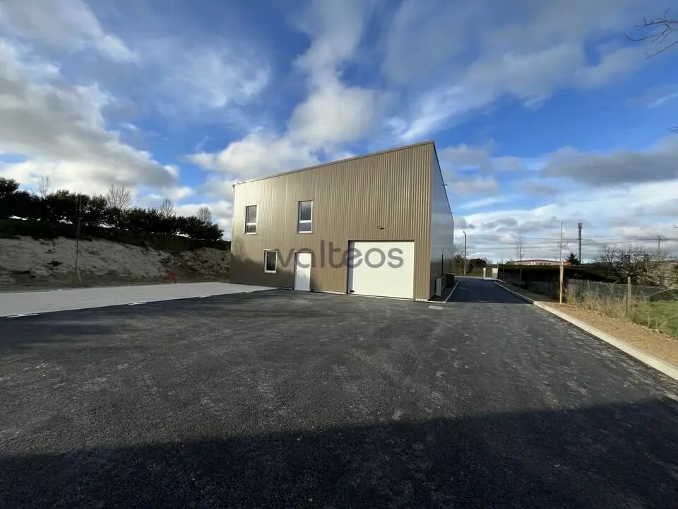Location Local d'activités 176 m² - Photo 1