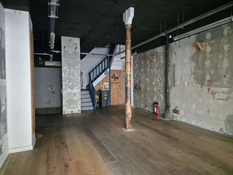 Retail in Paris to rent - Interior Photo - Image 3 of 5