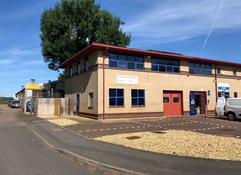 Landscape Clos, Bicester for sale Primary Photo- Image 1 of 1