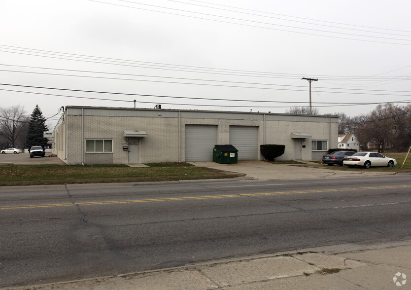 22615-22621 Ryan Rd, Warren, MI for rent - Primary Photo - Image 1 of 20