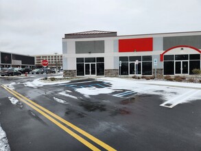 400-600 N Galleria Dr, Middletown, NY for rent Building Photo- Image 1 of 1