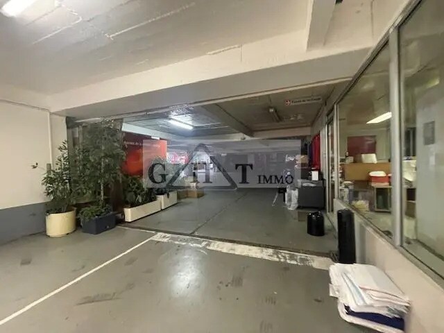 Retail in Vincennes for sale - Interior Photo - Image 2 of 6