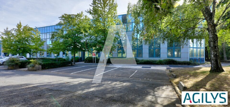 Avenue Du Parc Médicis, Fresnes to rent - Building Photo - Image 3 of 5