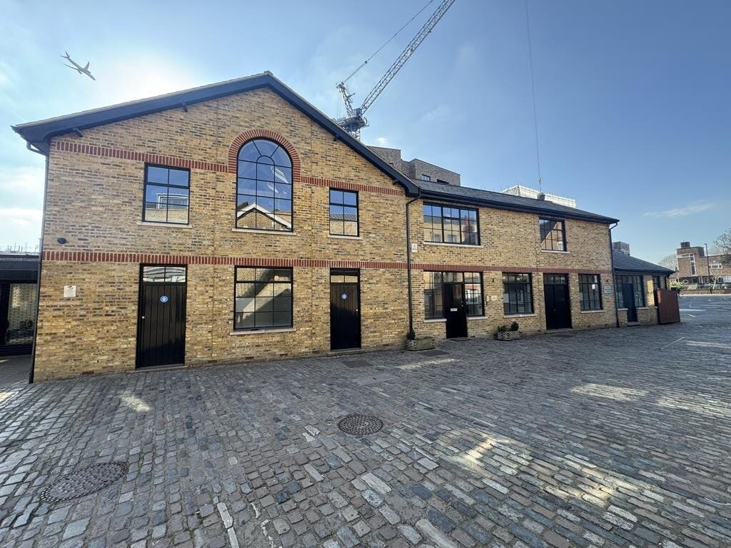 Pump Aly, Brentford for sale Building Photo- Image 1 of 15
