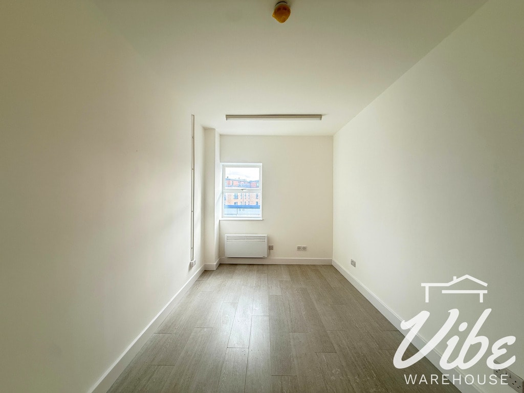 Grosvenor Way, London to rent Building Photo- Image 1 of 10