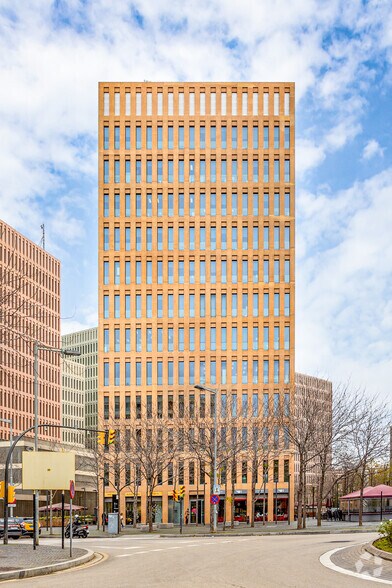 Avinguda del Carrilet, L'Hospitalet de Llobregat, Barcelona to rent - Primary Photo - Image 1 of 3