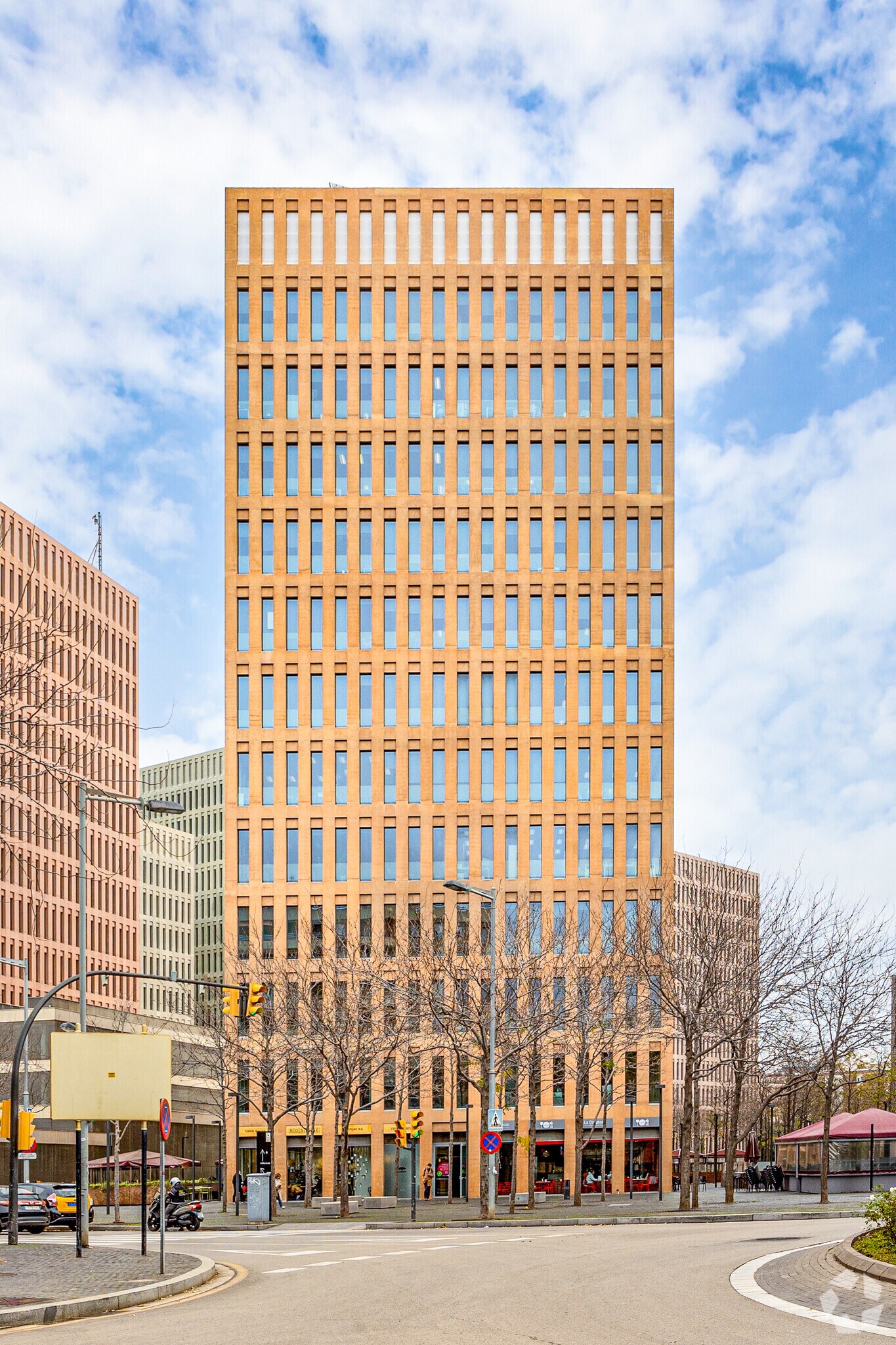 Avinguda del Carrilet, L'Hospitalet de Llobregat, Barcelona to rent Primary Photo- Image 1 of 4