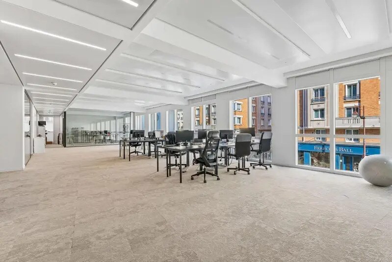 168 Avenue Charles De Gaulle, Neuilly-sur-Seine to rent - Building Photo - Image 2 of 29
