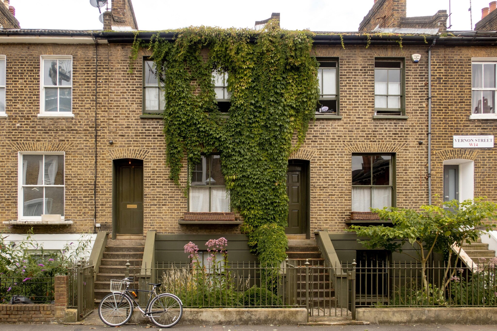 14 Vernon St, London to rent Building Photo- Image 1 of 9