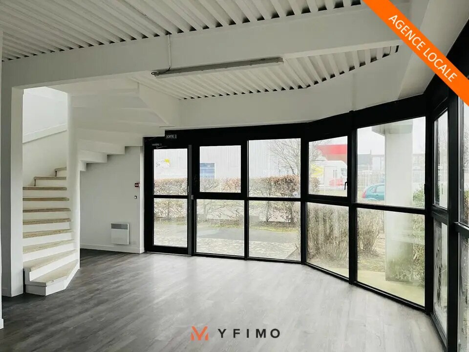 Location Local d'activités 890 m² - Photo 1