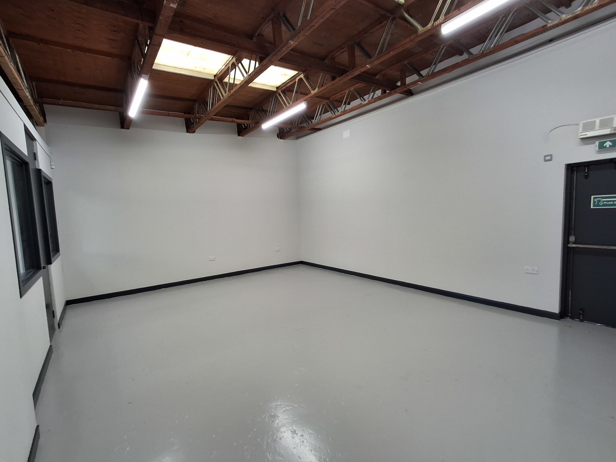 6-8 Waverley St, Bathgate to rent Interior Photo- Image 1 of 3