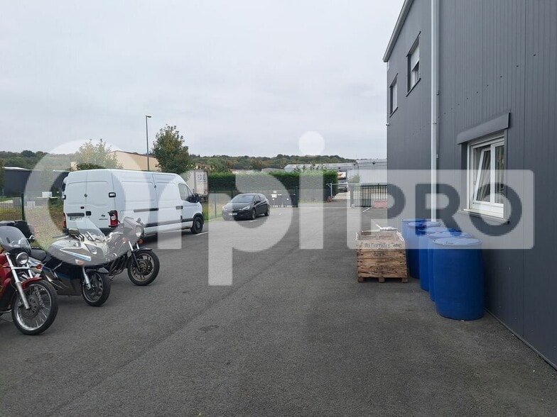 Light Industrial in Crépy-en-Valois for sale - Building Photo - Image 2 of 5