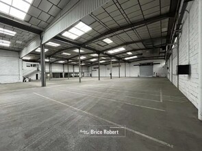 Industrial in Vaulx-en-Velin to rent Interior Photo- Image 2 of 4