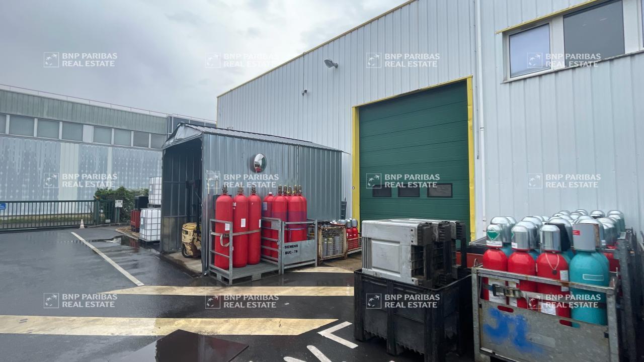 Light Industrial in Buc to rent Building Photo- Image 1 of 26