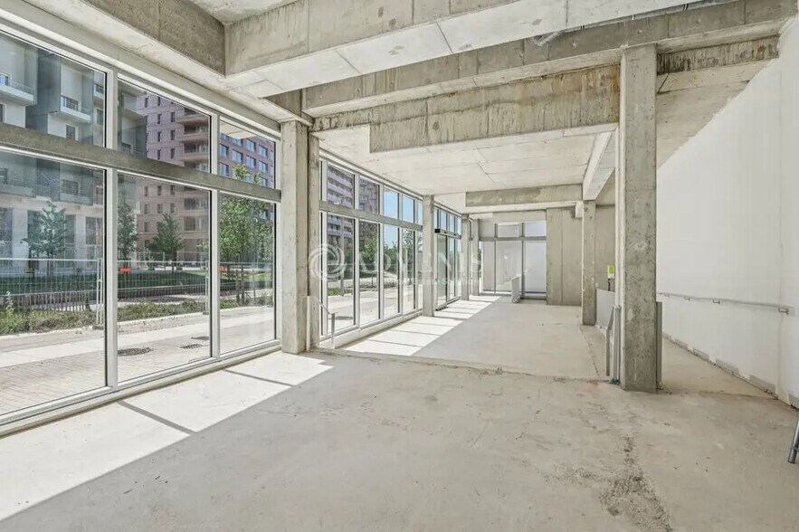 54 Quai De Seine, Saint-Ouen-sur-Seine to rent - Interior Photo - Image 3 of 34