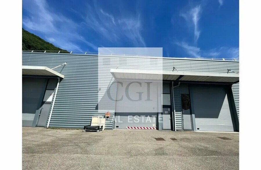Industrial in Échirolles to rent - Building Photo - Image 3 of 8